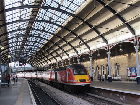 Newcastle Central station, platforms 4... © Mike Quinn cc-by-sa/2.0 ...