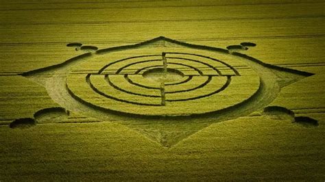 2023 Crop Circles: An Intriguing Discovery at Roundway Down • Latest UFO Sightings