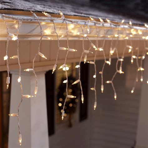 20+ Hanging Outdoor Christmas Lights - MAGZHOUSE