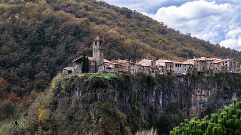 Archivo:Castellfollit de la Roca in November.jpg - Wikipedia, la enciclopedia libre