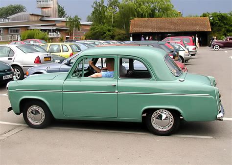 File:1960.ford.anglia.100E.arp.750pix.jpg - Wikipedia