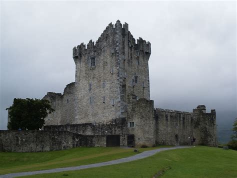 Killarney: Ross Castle + Muckross House