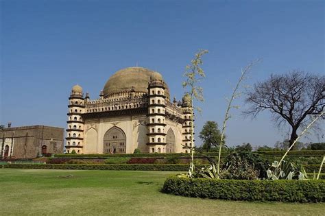 Gol Gumbaz Bijapur, History, Architecture, Timings, Facts, Entry Fee