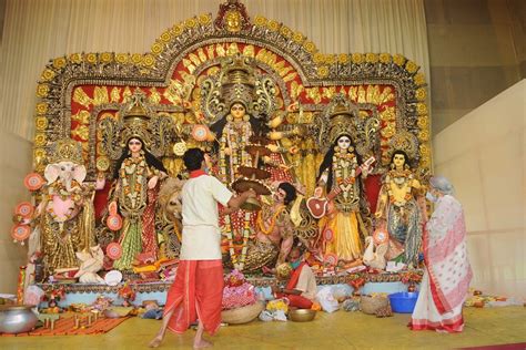 Durga Puja celebrations in full-swing amid strict Covid guidelines - The Statesman