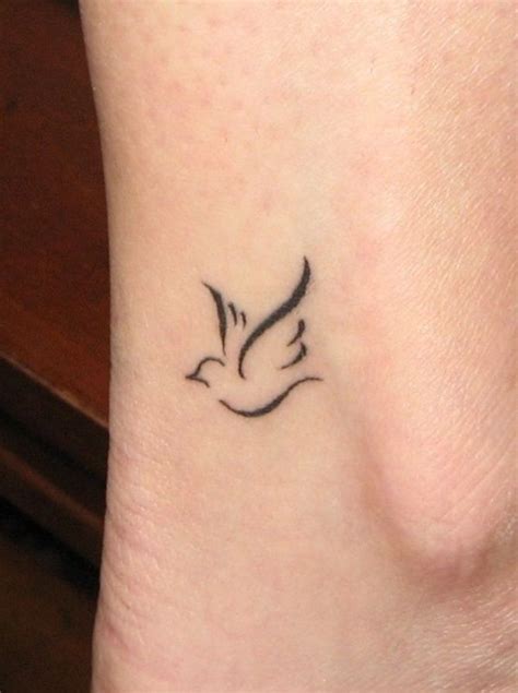 15 Tiny Tattoo Ideas for Your First Tattoo Designs - Pretty Designs