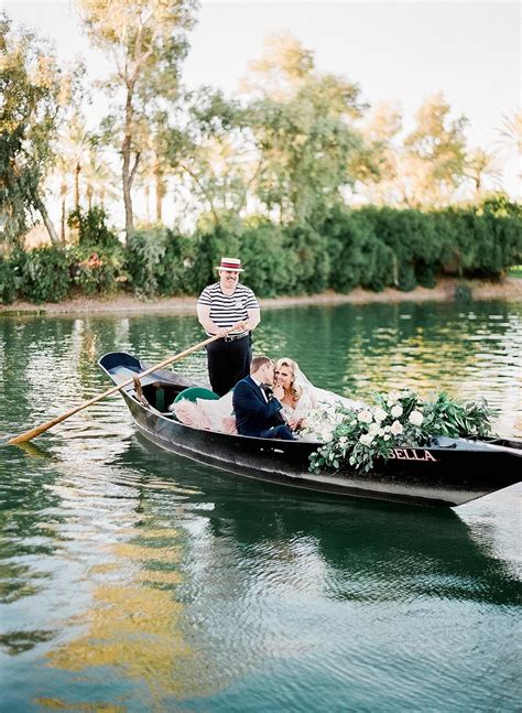 Alluring Gondola Elopement with Soft and Timeless Details | Romantic theme wedding, Romantic ...