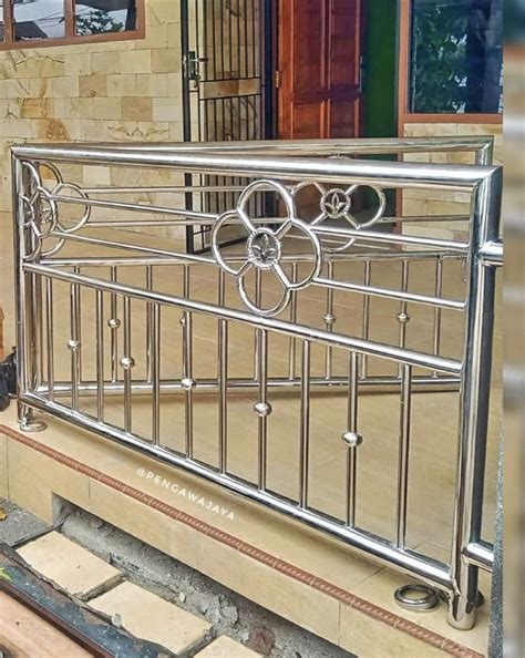 Pin on balcones en acero inox. | Railing design, Balcony railing design, Steel railing design