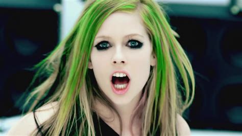 Smile {Music Video} - Avril Lavigne Photo (38793030) - Fanpop