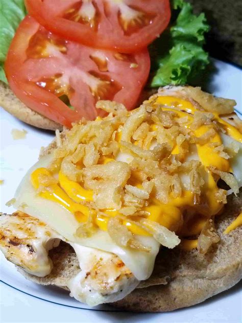 Copy Cat McDonald's Signature Sandwich Sriracha Chicken Sandwich - Healthy Thai Recipes