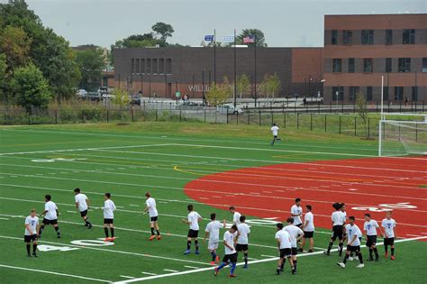 Taft High School’s new $77M freshman building opens for class: ‘It’s so ...