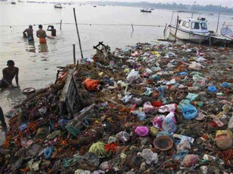 Govt to form teams to identify source of Ganga pollution - Oneindia News