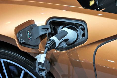 Plug-in Hybrid Vs Pure Electric Vehicles- Which Is A Better Choice? - EVNI