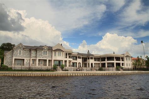 Derek Jeter Doesn’t Let Anyone Bring Phones Into His Tampa Mansion