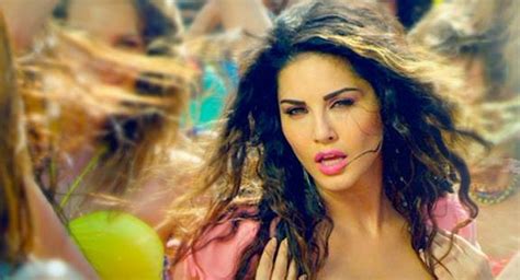 Sunny Leone's party song "Paani Wala Dance" is out..!!