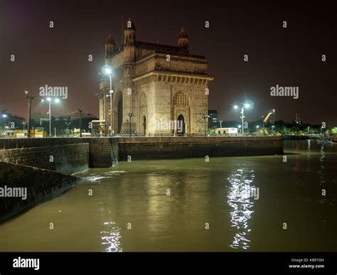 Night shot of the Gateway of India Stock Photo - Alamy