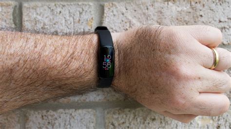 Fitbit Luxe review: A luxurious fitness tracker for fashion-forward ...