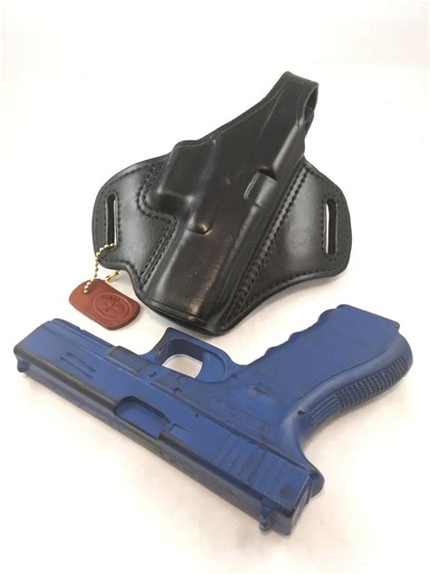 Glock 17 / 22 with retention strap - Handcrafted Leather Pistol Holster