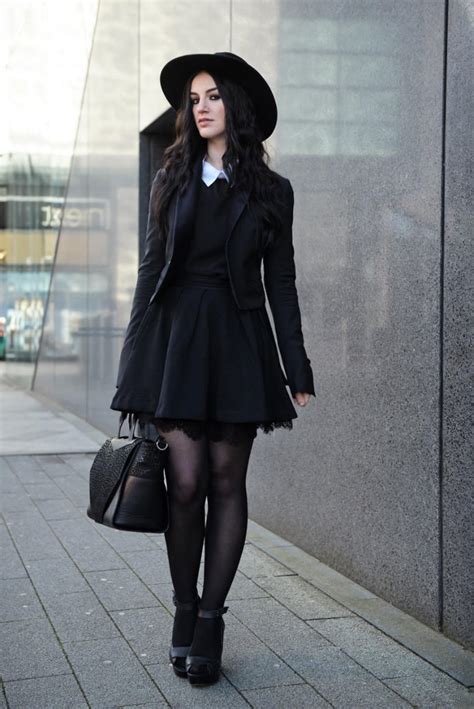 16 Fabulous All Black Outfits for Girls - GirlsAskGuys