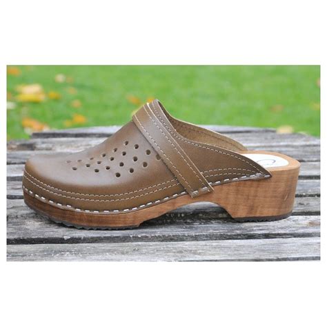 Swedish clogs in stitched leather and sole wood man - Esprit Nordique