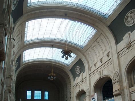 File:Milan Central Station 002, Milan, Italy.JPG - Wikitravel Shared