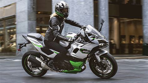 Kawasaki Ninja 7 Hybrid | MOTORRAD NEWS