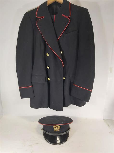 VINTAGE CANADA POST UNIFORM WITH HAT RARE SIZE - Kastner Auctions