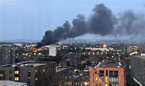 Manchester fire: Enormous smoke cloud over city as huge blaze rages ...