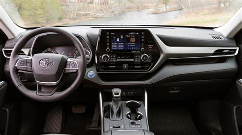 2022 Toyota Highlander Hybrid Review | AutoTrader.ca