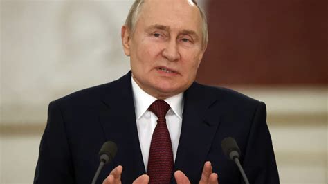 Vladimir Putin’s regime faces COLLAPSE in 2023 as his inner circle turn ...