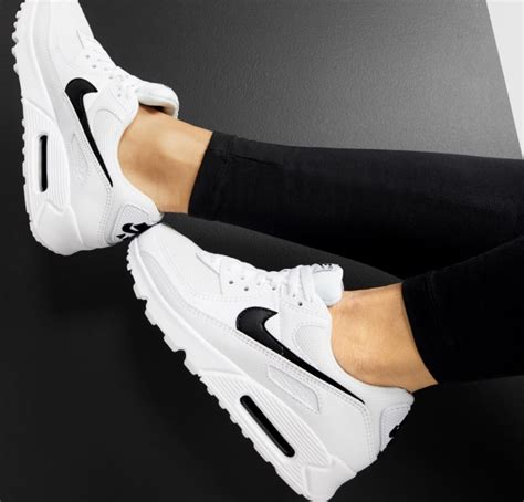 Pin by Tatum Burckard on Sneakers | Nike, White nike shoes, Nike air max