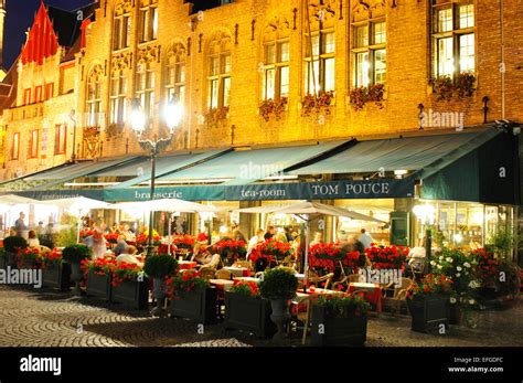 Bruges nightlife hi-res stock photography and images - Alamy