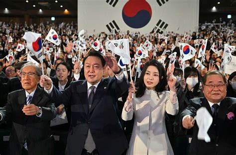 South Korean President Indicates Shift From Anti-Japan Stance - The Japan News