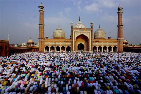 Eid-ul-Fitr Celebrations 2019: A view of Eid prayers at Delhi's famous ...