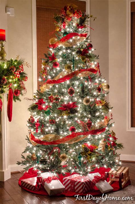 The Best of Red and Gold Christmas Tree Decoration Ideas