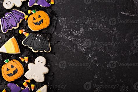 Halloween cookies decorated with royal icing 15759736 Stock Photo at ...