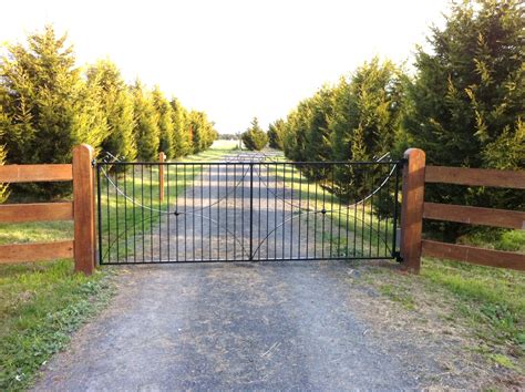 Farmweld heritage style country gates and wrought iron products | Driveway entrance, Farm gate ...