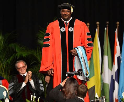 Shaquille O'Neal: he earned an MBA online through the University of Phoenix in 2005. In ...