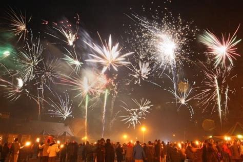 Hogmanay fireworks wow crowds in Kingussie