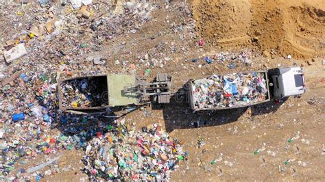 Loaded Garbage Truck at a Municipal Landfill. Stock Image - Image of refuse, industrial: 183176637