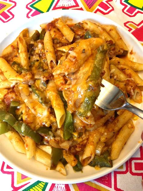 Spicy Mexican Fajitas Pasta With Bell Peppers, Onions & Cheese ...