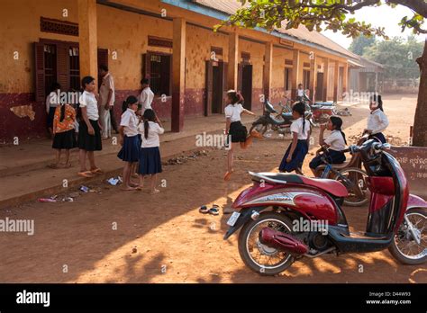 Asia school uniforms hi-res stock photography and images - Alamy