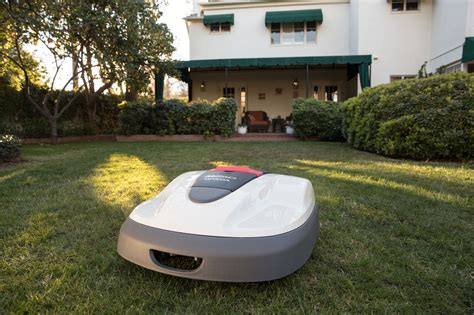 Robot lawn mowers are a thing now - Curbed