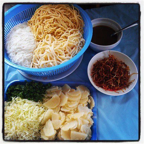 Burmese A-thoke-sone (Noodle salad) | Burmese food, International ...