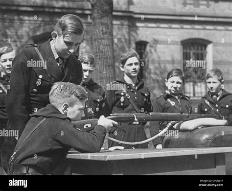 Weapons training of the Hitler Youth Stock Photo - Alamy