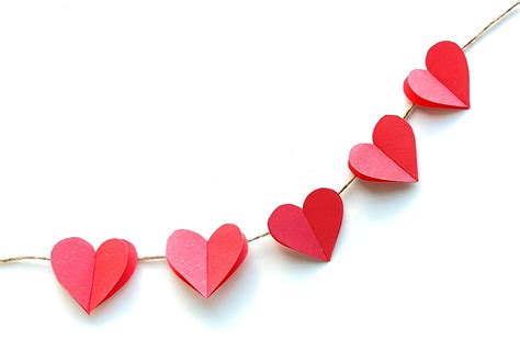 Heart Garland Paper Craft for Valentine's Day | Meaningful Homeschooling