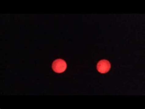 Glowing Red Eyes Jumpscare - YouTube