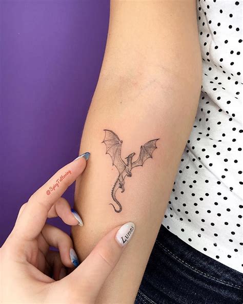 Dragon Tattoo Mini Game of Thrones in 2020 | Dragon tattoo for women, Mini tattoos, Small dragon ...