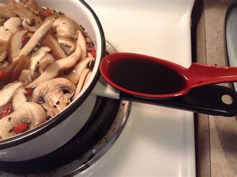 How to cook black fungus soup - B+C Guides