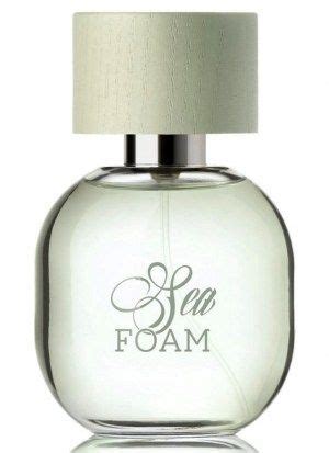 Into the Blue: The Best Scents of Sea and Summer | Perfume, Perfume reviews, Fragrance