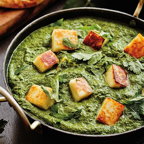 Palak Paneer served with Garlic Naan | BCLIQUOR